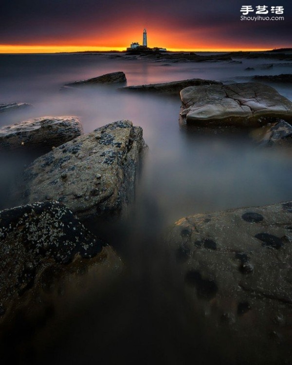 Photo album of lonely and magnificent lighthouses around the world