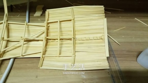 The ancient warship model is hand-made with disposable chopsticks