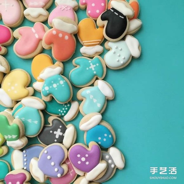 She who loves colors and sweets creates dreamy fondant cookies