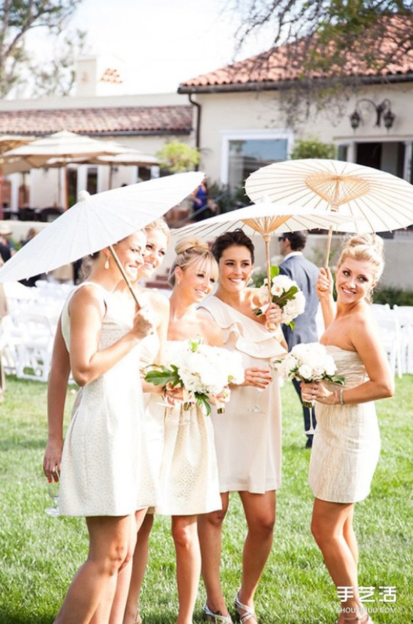 Unique theme wedding layouts: Umbrellas can make weddings so beautiful