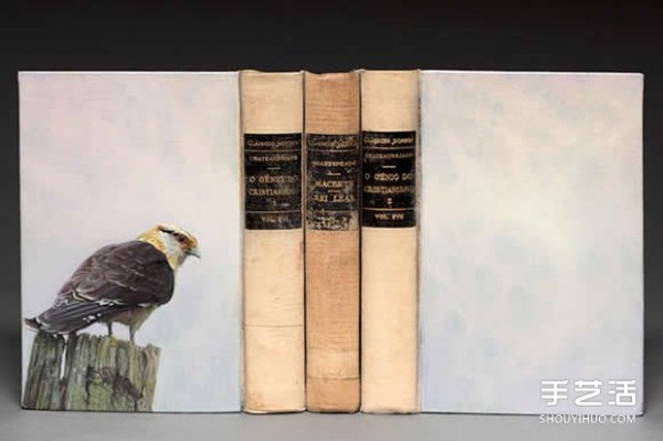 Super realistic book sculptures: It turns out that geography textbooks can also look like this! 