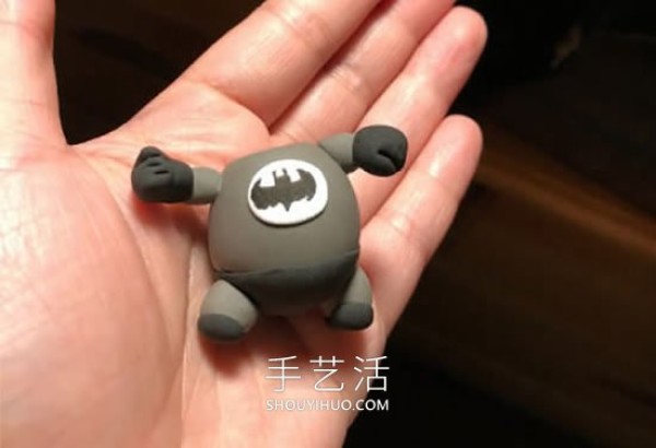 Tutorial on how to make a cartoon Batman by hand using ultra-light clay