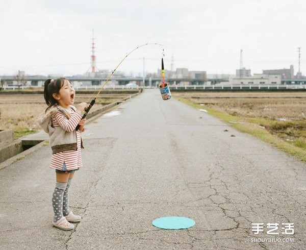 Cute little girl photography poses with simple creative ideas to make photos full of fun