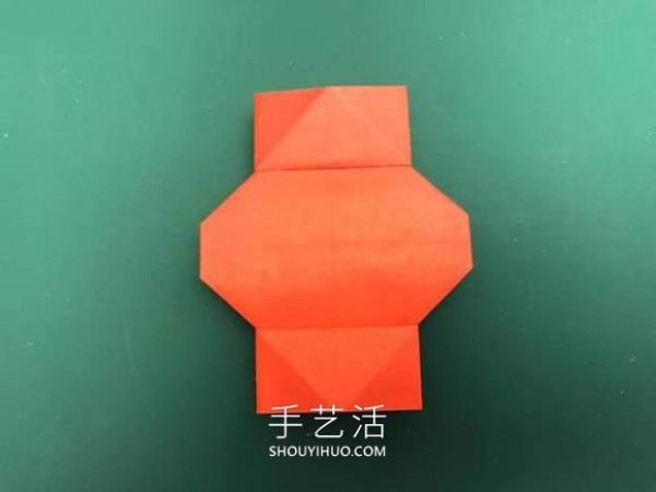 The illustrated tutorial on how to fold a handmade origami lantern is simple and cute