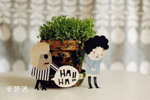 The cute handmade paper figurine works are integrated into the real objects to create a vivid scene