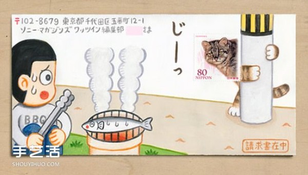 The creative hand-painted envelope combined with stamps makes me want to write a letter after reading it! 