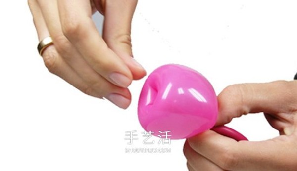 Illustrated balloon styling tutorial: Make a cute little pink pig step by step