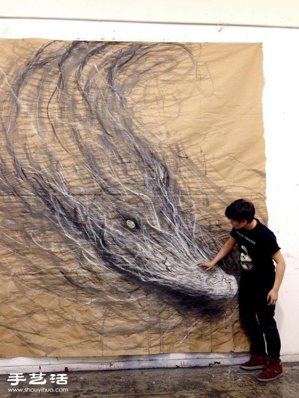 Ultra-realistic 3D animal murals seem to break out of the wall in the next moment