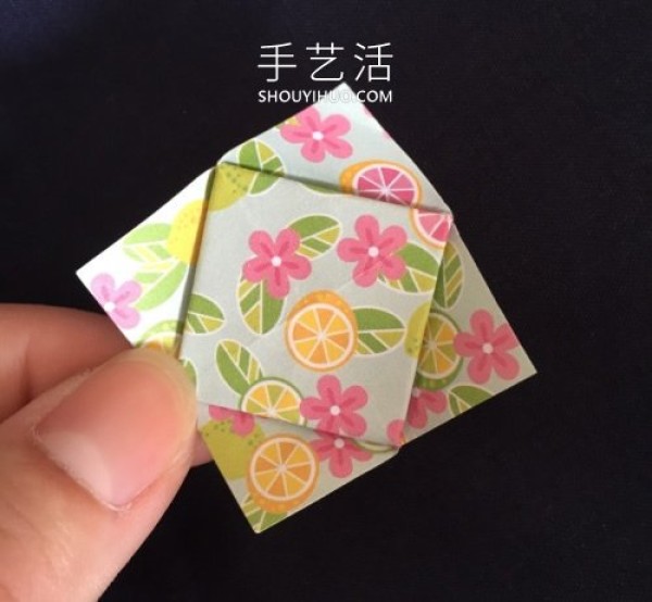 An illustrated tutorial on how to fold a simple origami flower for children