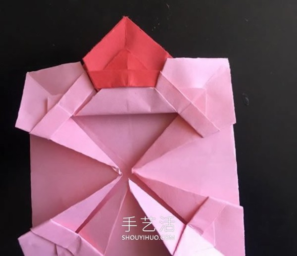 A simple tutorial on the origami method of a small flower basket