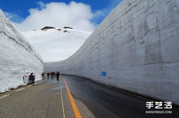 The 20-meter-high snow wall in Japan will shock your senses