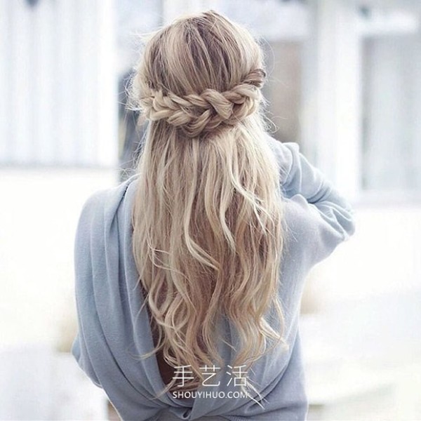 Swedish hairstylist DIYs beautiful braided hairstyles suitable for summer