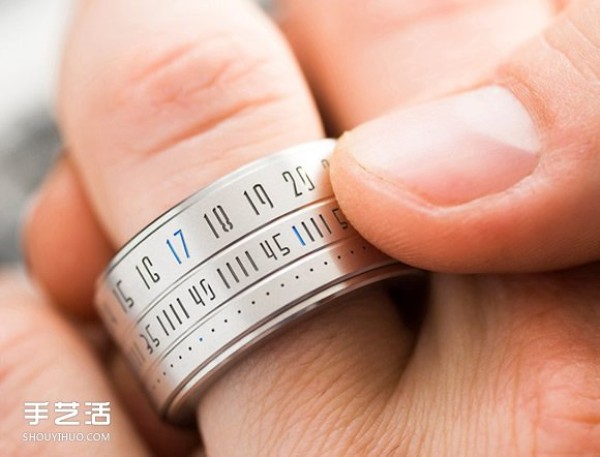 Time flows between your fingers! The smallest watch in history disguised as a ring