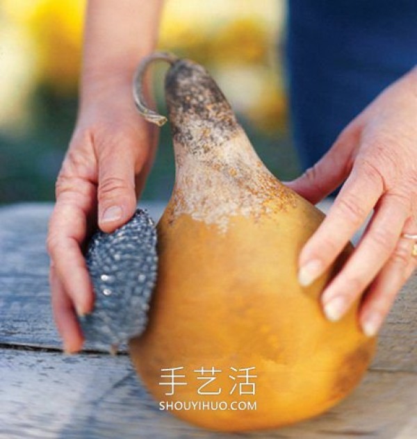 How to make hand-carved gourds