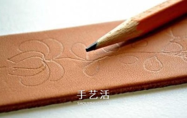 Pyrography on leather! How to make DIY beautiful leather burnt flower wristband/bracelet