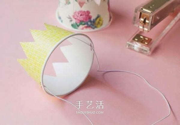 Use disposable paper bowl waste and how to make a cute crown by hand