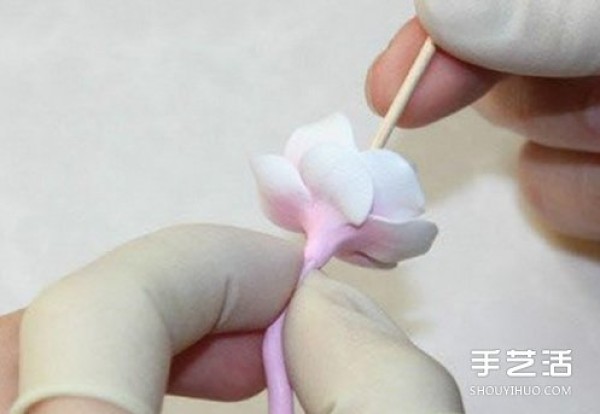 How to make plum blossoms from soft clay, illustrations of how to make plum blossoms from soft clay