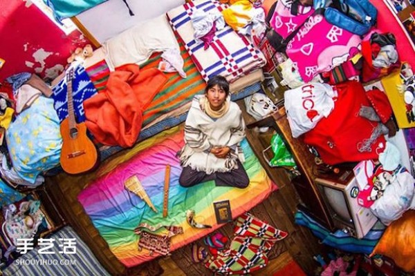 Photography of a room overlooking people from all over the world from the perspective of a monitor