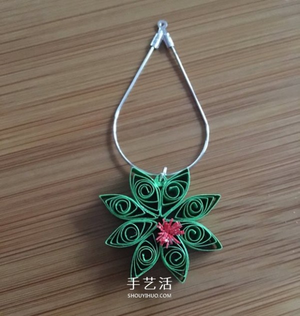 DIY Christmas quilling paper snowflake decoration method illustration