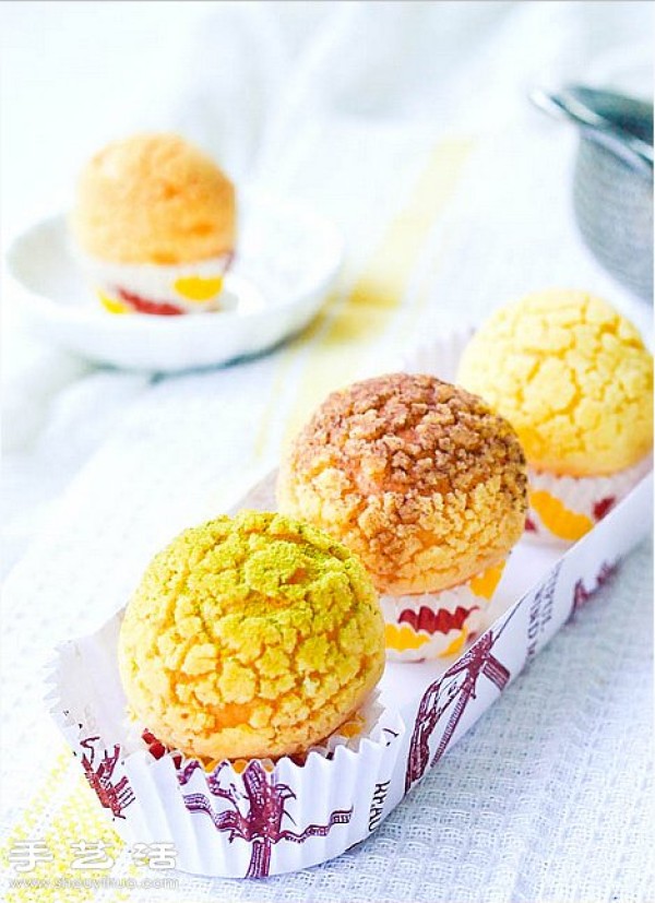 Tutorial on how to make homemade colorful pineapple skin puffs and pineapple skin puffs