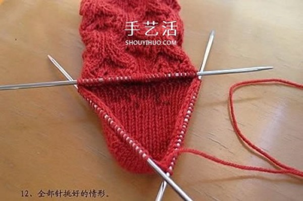 Illustration of knitting method of stick stitch baby socks with patterned baby socks