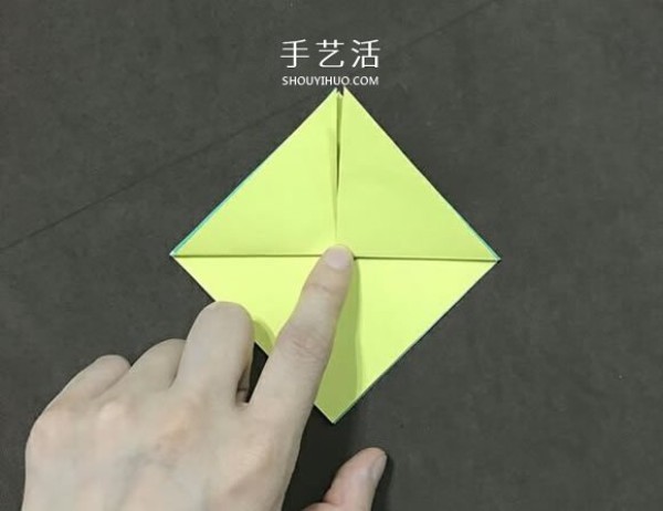 Illustration of how to fold a simple origami goldfish for children