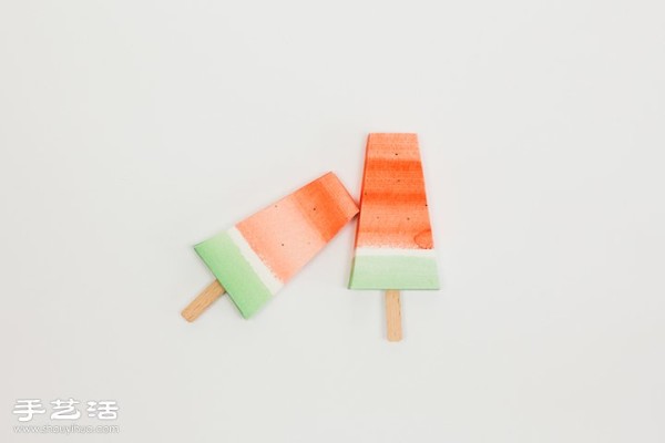 A delicious feast for taste buds and vision, a DIY recipe for cool popsicles