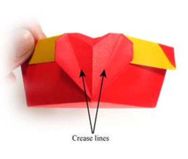 The folding method of the paper box with love has four heart-shaped storage boxes The folding method