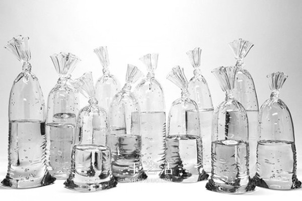 This is not a bag of water! Hand-made ultra-realistic glass sculptures