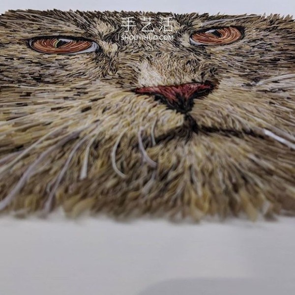 Paper quilling artist creates "surreal" animal portraits