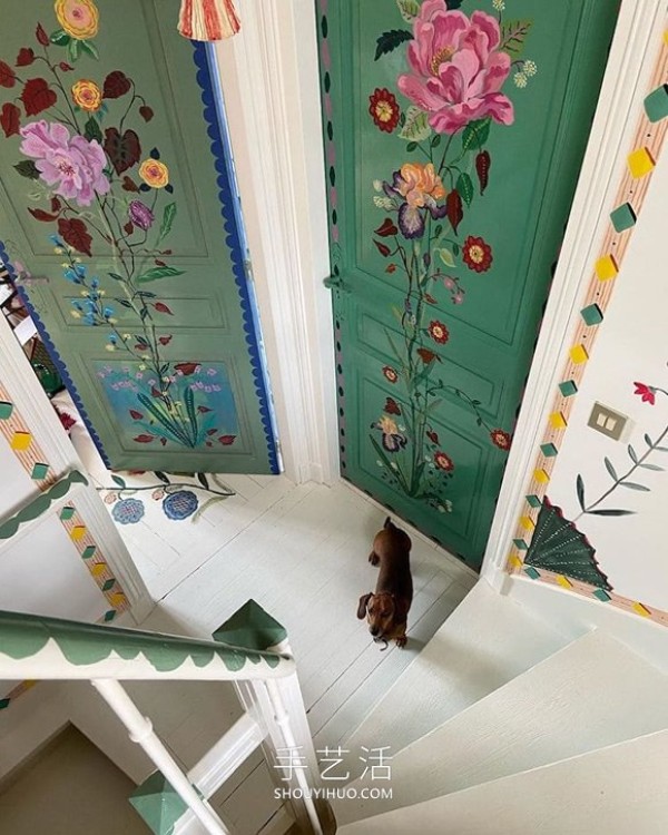 This artists hand painting makes the villa feel like a fairy tale house