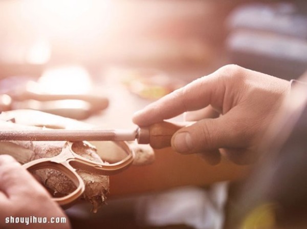 Burberry handmade glasses production process