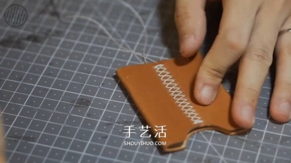 Detailed steps for making a homemade mens bi-fold leather wallet