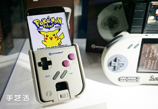 Android phone turns into Game Boy retro game console accessory design