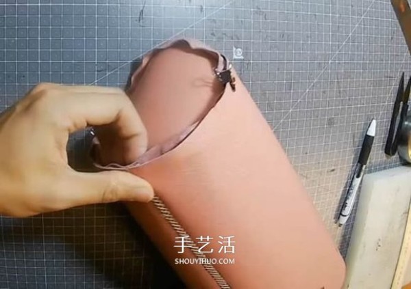 Detailed step-by-step diagram of how to make a homemade mini leather bucket bag