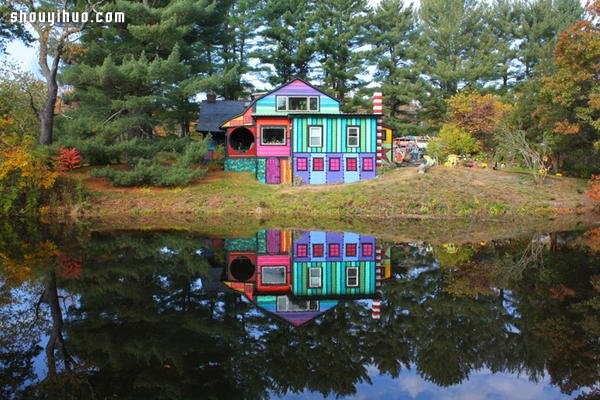 Katewise decorates a crazy colorful house like a dream in wonderland