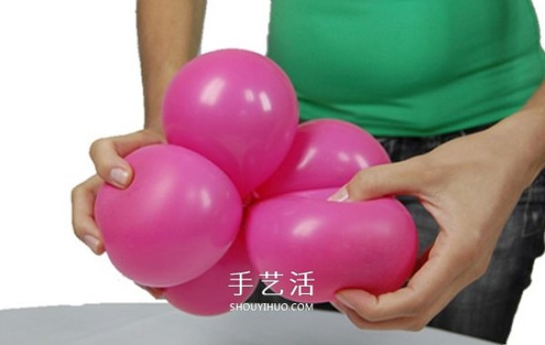 Illustrated balloon styling tutorial: Make a cute little pink pig step by step