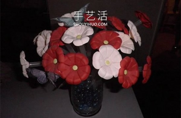 Illustrated tutorial on how to make artificial flowers in homemade mineral water bottles