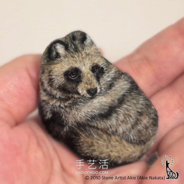 DIY ordinary stones into cute palm-sized animals