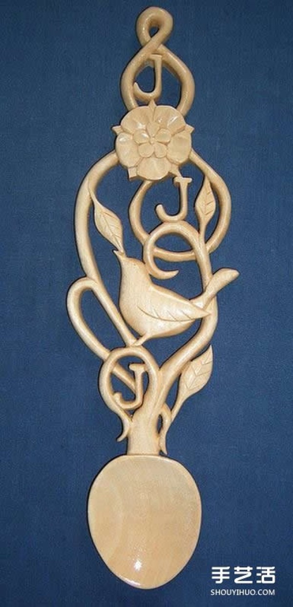 The carving works of "Love" spoon wood carving artist Adam King