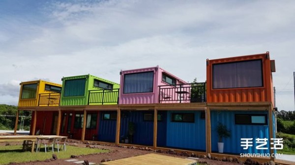 A high-end shopping mall transformed by stacking iron containers