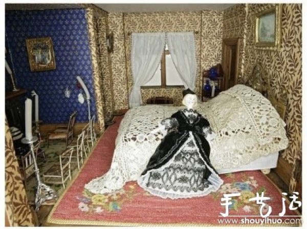 Aristocratic childlike innocence: a handmade European antique dollhouse