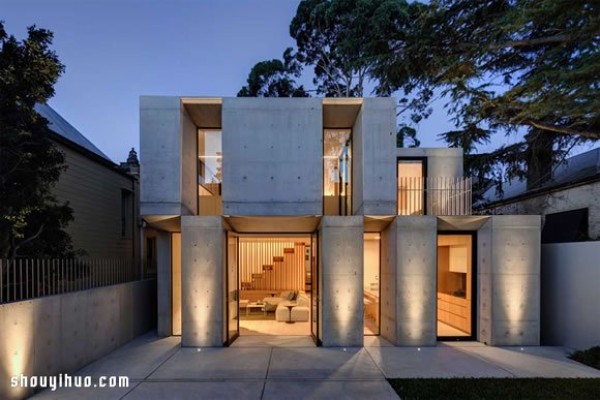 Concrete and wooden elements contrast with the original style villa decoration design