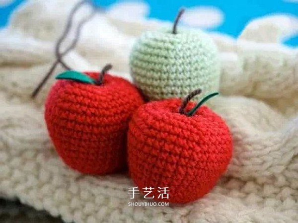 Cute handmade apple decoration! Illustration of how to crochet an apple