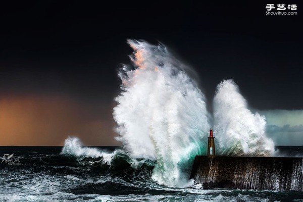 Photo album of lonely and magnificent lighthouses around the world