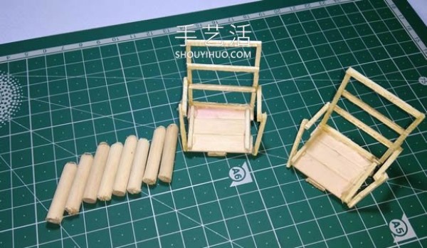 The mini ones are cute! Video of making tables and chairs with ice cream sticks and matchsticks