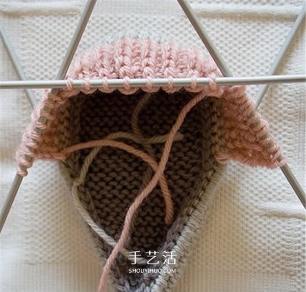 Elegant knitting illustrations of baby shoes warmly protect the babys feet