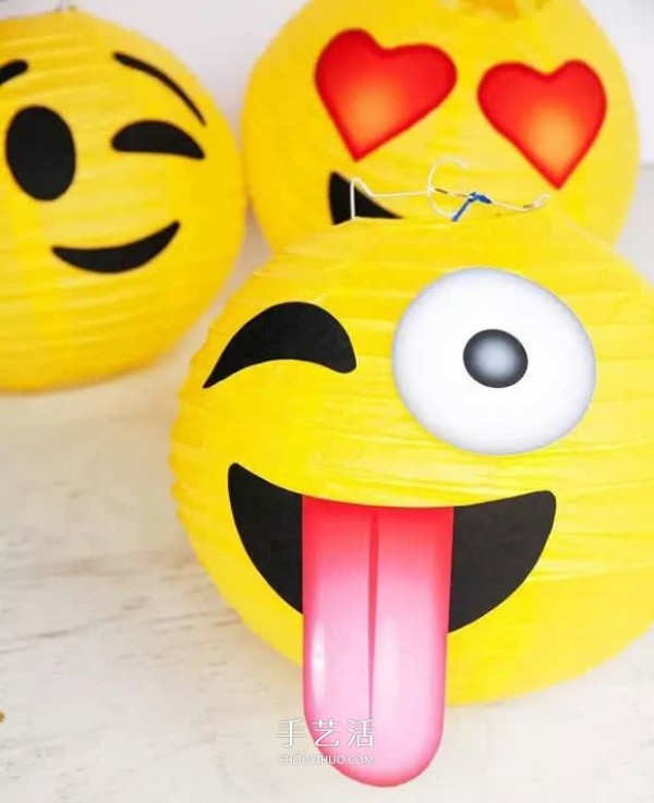 Funny smiling face lantern pictures, handmade smiling face symbol lantern works