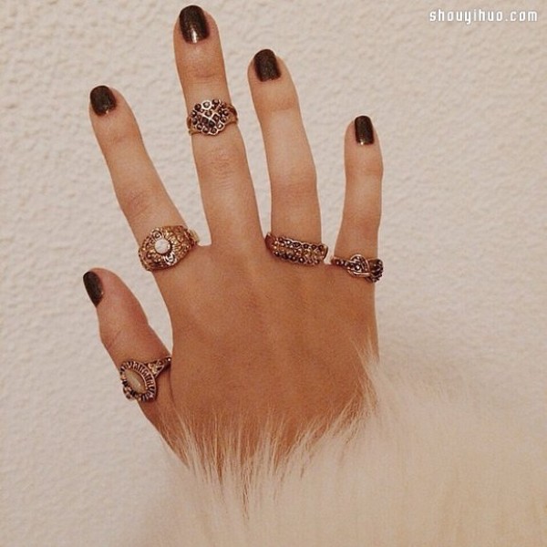 13 ways to wear rings to make you a fashion jewelry expert