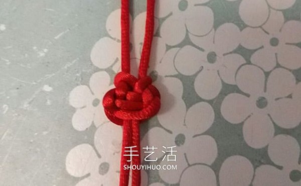 Illustrated tutorial on how to knit a Caijing knot bracelet including finishing touches